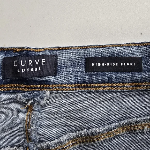 Curve Appeal High Rise Flare Jeans 27 Light Wash NWT - Picture 3 of 9